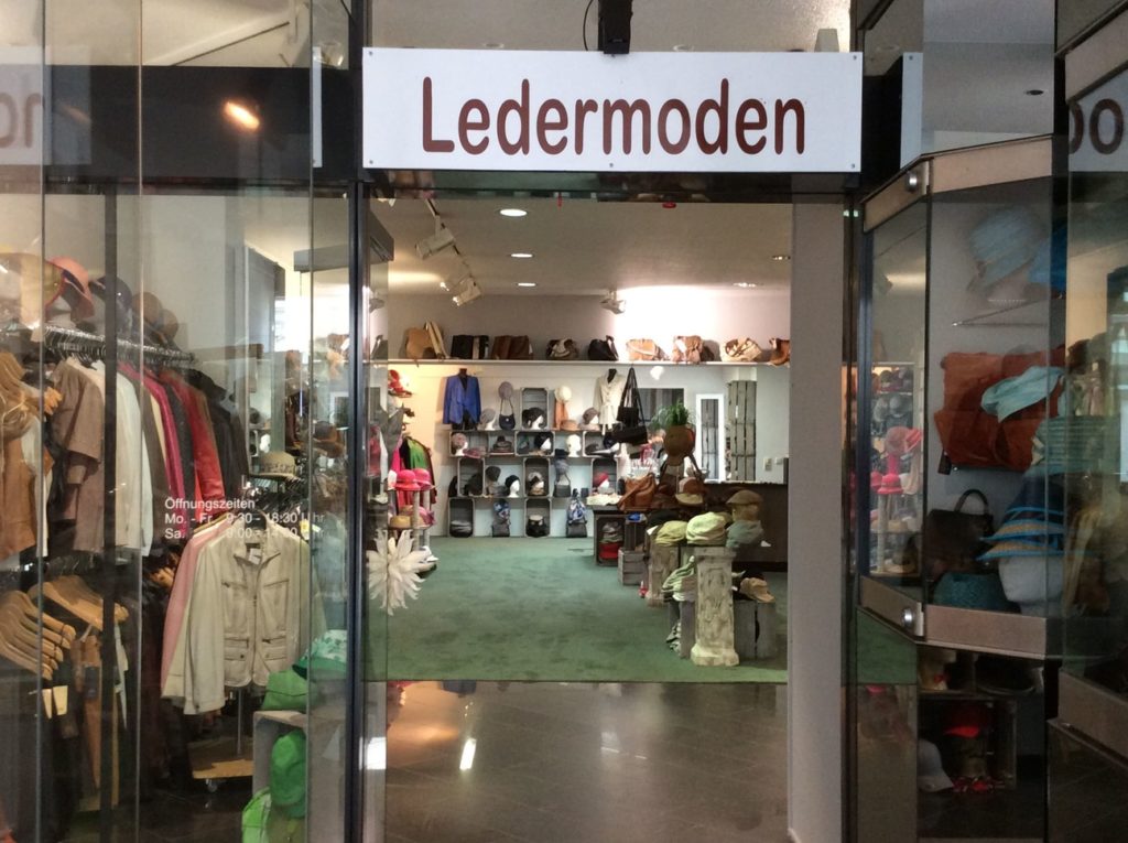 Eingang der Firma Lamm Pion über die Hauptstraße 65 in Mönchen Gladbach