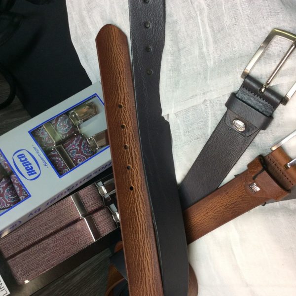 Hier sieht man Herrengürtel in schwarz und braun